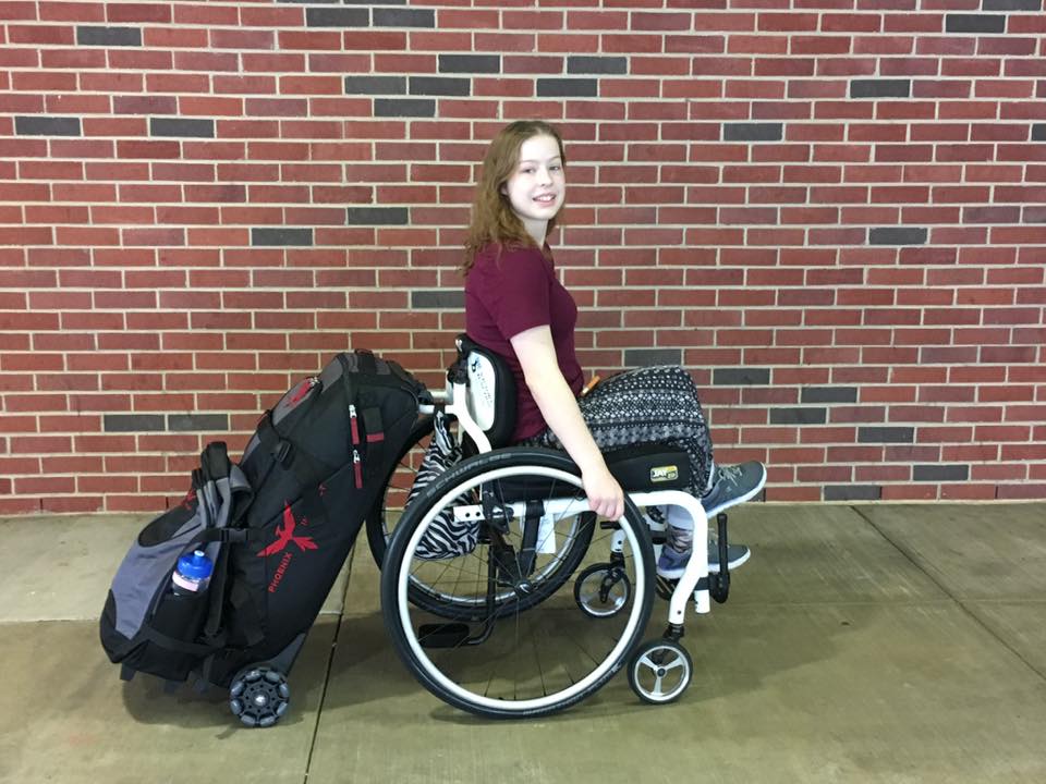 Phoenix Instinct travel bag gekoppeld aan rolstoel
