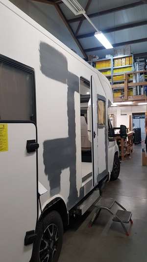 Camper met nieuwe polyester inzetten