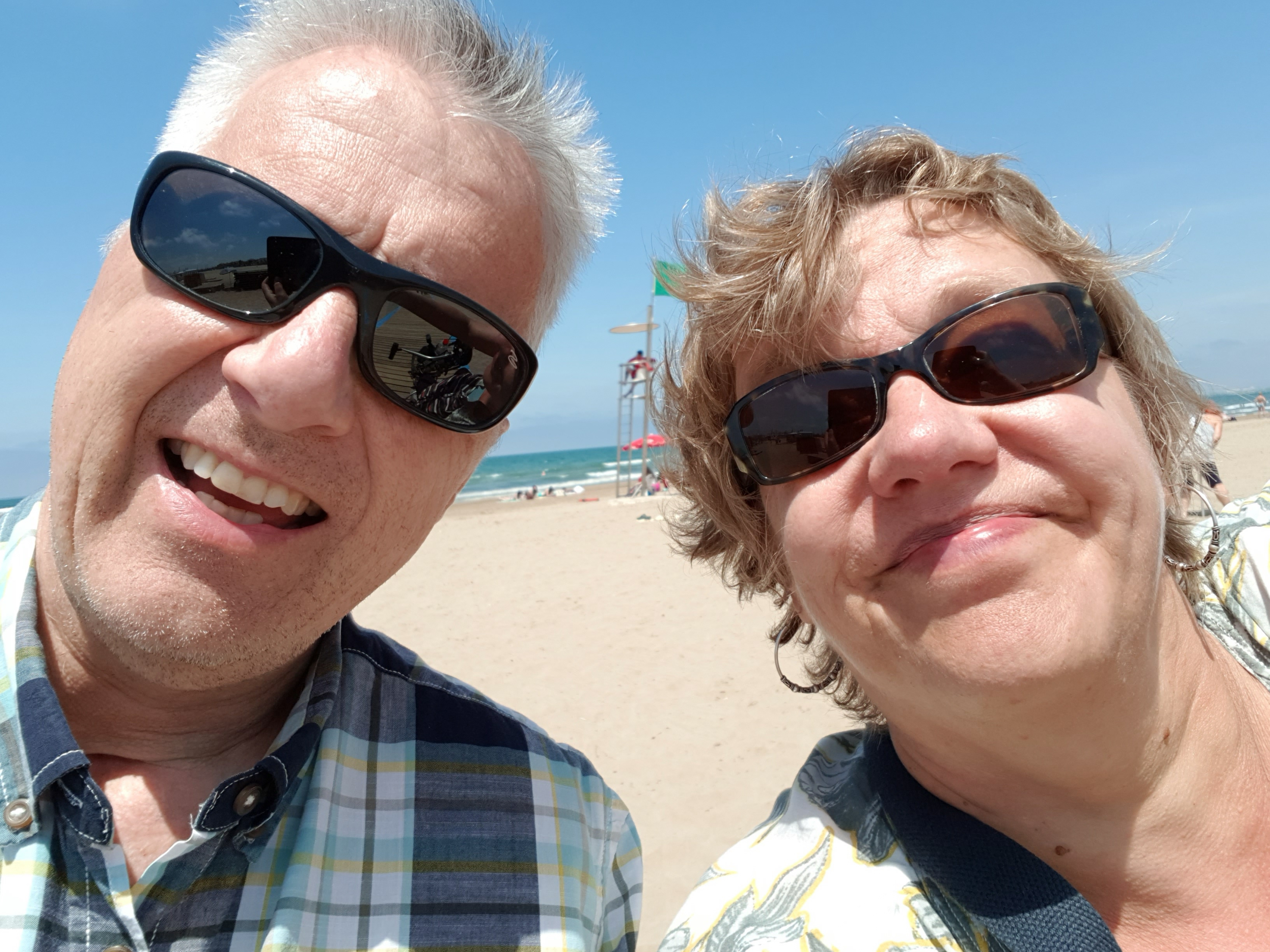 Janneke en Herman op strand Valencia